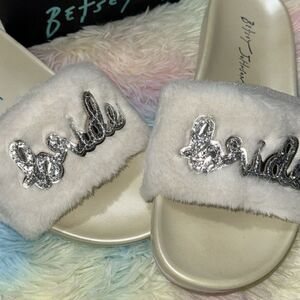 Betsey Johnson BRIDE pool slides